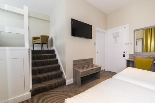 Phoenix Hotel - image 7