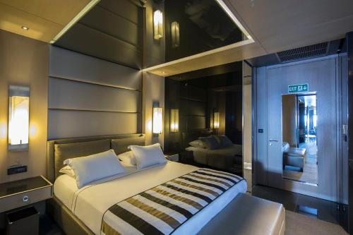 Key Hotel - main image