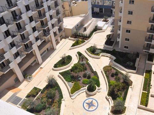luxuries, central ,sleeps 4