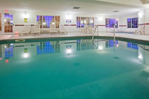 Úszómedence, Country Inn & Suites by Radisson, Mankato Hotel and Conference Center, MN in Mankato