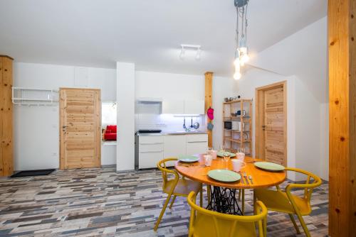 Konyha, Chata Terezie in Šanov