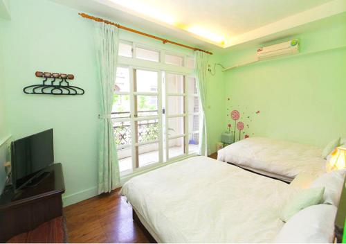 The Moment Homestay The Moment Homestay is conveniently located in the popular Wujie Township area. The property offers guests a range of services and amenities designed to provide comfort and convenience. Service-minded