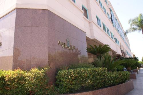 Entrance, Oxford Palace Hotel in Koreatown