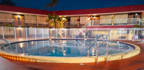Express Inn & Suites - 5 Miles from St Petersburg Clearwater Airport - main image