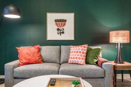 Elegant 2BR near Downtown Austin by WanderJaunt - image 2