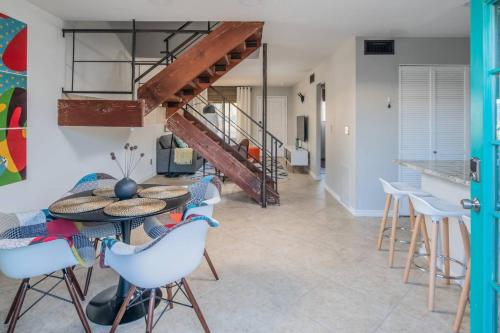 Spacious 4BR Townhome in Scottsdale by WanderJaunt