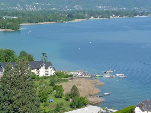 Studio les Pieds dans L'eau au bord du lac d'Annecy