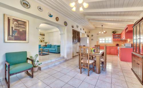  Ina Apartment in Kalamaki