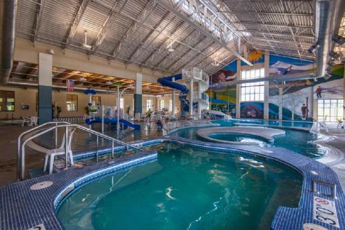 New Luxury Loft #1 Near Resort With Huge Hot Tub & Views -FREE Activities & Equipment Rentals Daily - main image