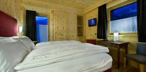 Alpen Hotel Chalet - image 7