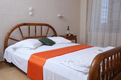 Galaxy Hotel Stop at Galaxy Hotel to discover the wonders of Kefalonia. The hotel has everything you need for a comfortable stay. Facilities like free Wi-Fi in all rooms, 24-hour front desk, luggage storage, car p