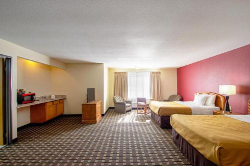 Econo Lodge Inn & Suites