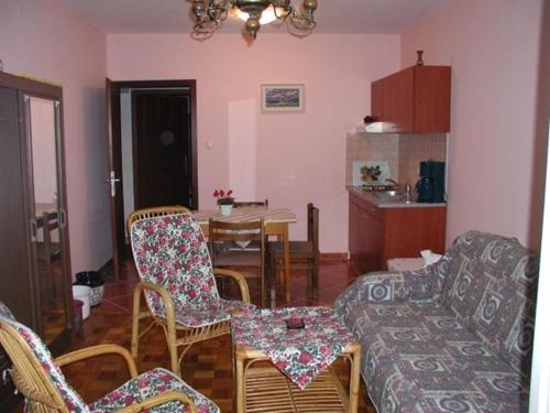 Apartments in Crikvenica 13746B