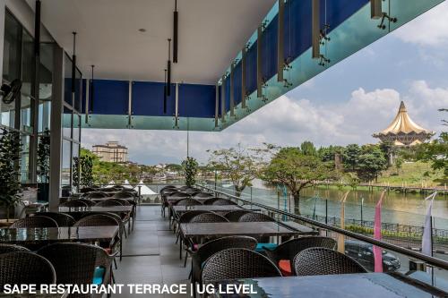 Astana Wing - Riverside Majestic Hotel photo 3