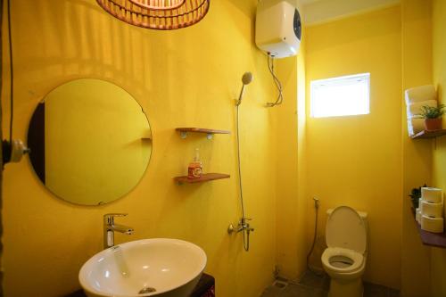 room detail thumbnail 2