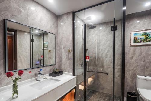 room detail thumbnail 2