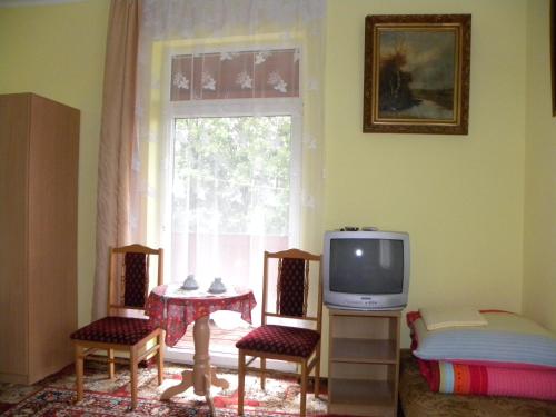Triple Room (2 Adults + 1 Child) image 5
