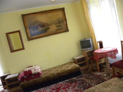 Quadruple Room (2 Adults + 2 Children) image 7