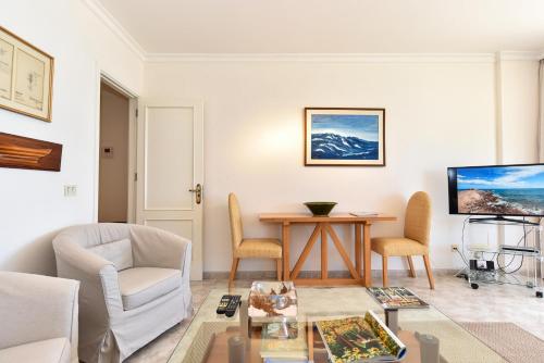 Las Canteras Seafront Apartment by VillaGranCanaria - image 4