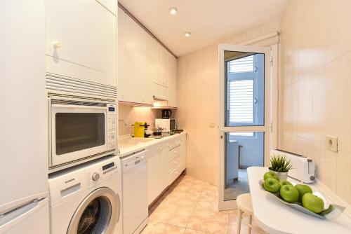 One-Bedroom Apartment with Sea View image 10
