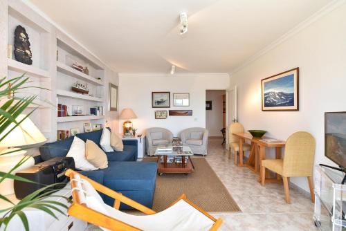 One-Bedroom Apartment with Sea View image 8