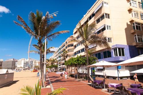 One-Bedroom Apartment with Sea View image 7