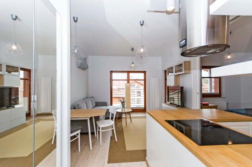 Apartment with Balcony room in Sand - Neptun Park by OneApartments