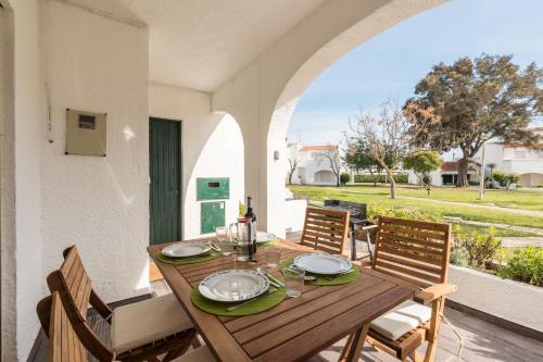 Green Oasis Villa w Parking by beach by LovelyStay 2