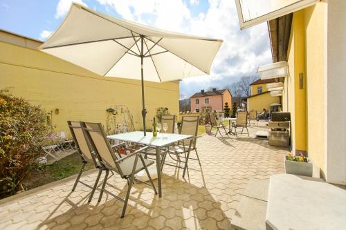 B&B Leoben - AusZeit Leoben 1 mit Terasse und gratis Parkplatz - Bed and Breakfast Leoben