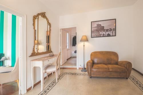 Pellegrino 75 Double Bedroom, Rome (photo 8)