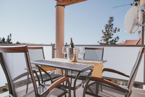 Poolside Hideout Apartments - image 2