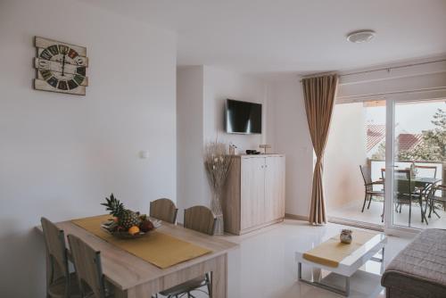 Poolside Hideout Apartments - image 6