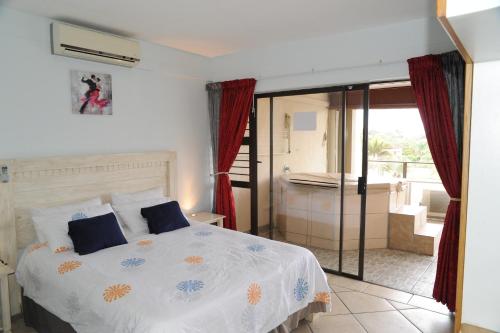 Nautilus Grove 8