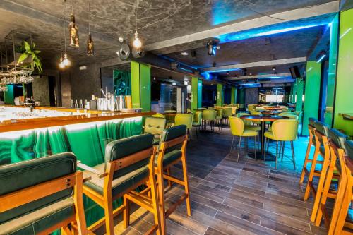 ห้องอาหาร, Sky Corner Hotel in โอริด