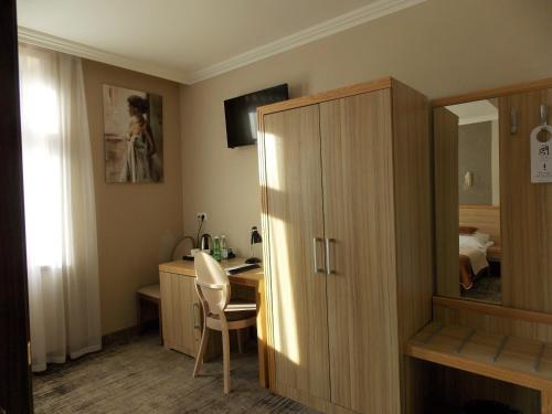 Hotel Gal - image 14