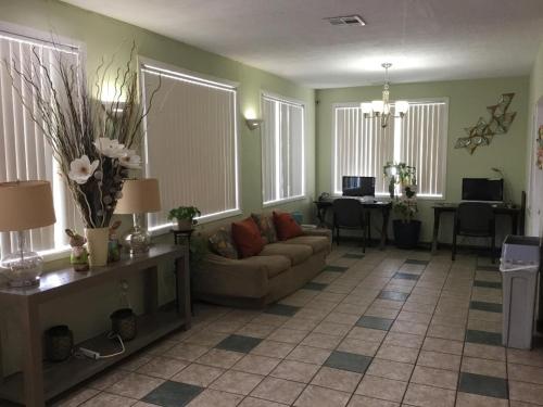 Houston Inn and Suites – Houston, TX