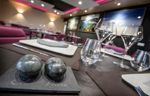 Hôtel Restaurant Les 2 Rives *** Logis - image 10