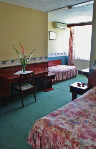 Classic Hotel - image 7