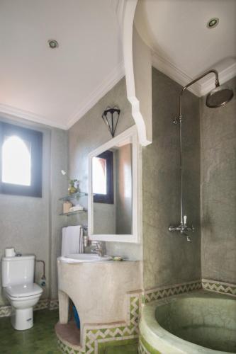 room detail thumbnail 2