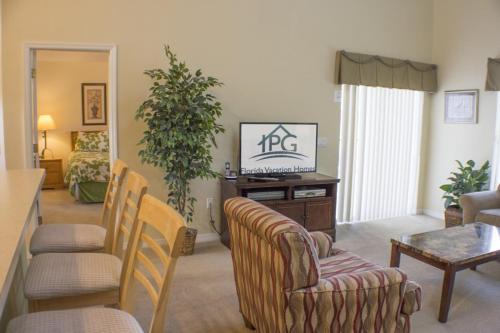 Mark'S Sunrise Lakes Villa Home - image 11