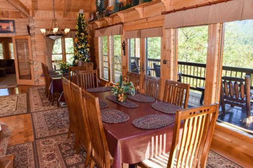 Papa Bear'S Den Cabin - image 5