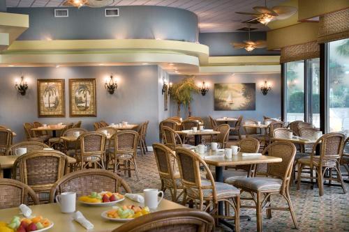 Restaurang, Coral Beach Resort near Family Kingdom Water Park