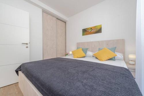 Apartment - Split Level image 4
