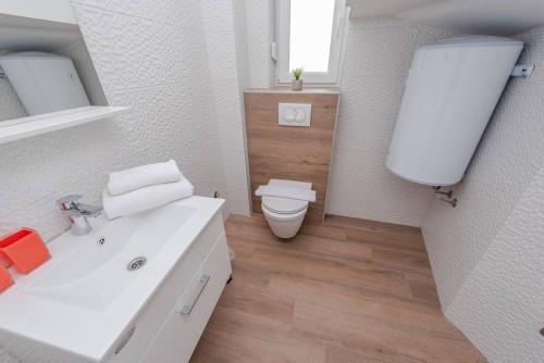 Apartment - Split Level image 2
