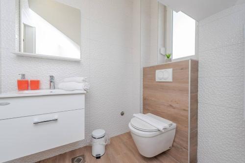 Apartment - Split Level image 1