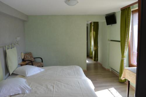 Logis Hotel Les Vosges - image 11