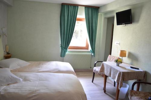Logis Hotel Les Vosges - image 5