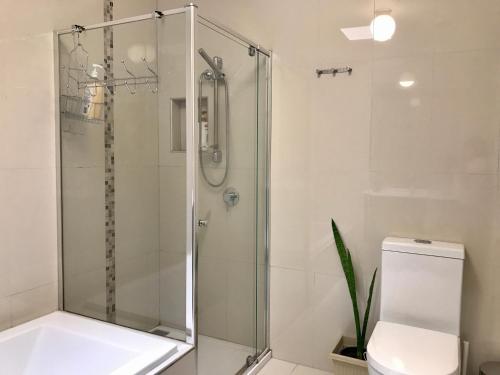 Bathroom, Melbourne Inner City Holiday Home Near CBD With Netflix in Flemington