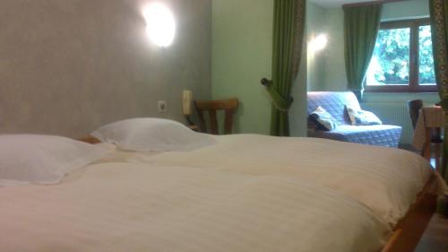 Logis Hotel Les Vosges - image 8
