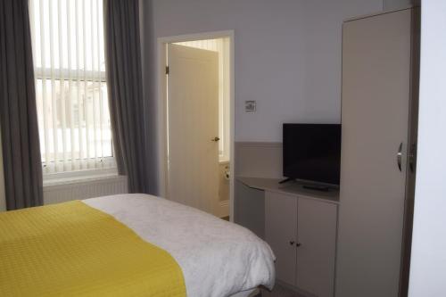 Double Room image 10